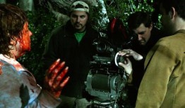 短柄斧1在线观看,惊悚探险，生死较量